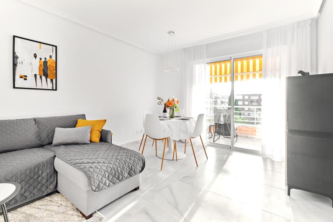 Lovely Sunny Apartment With Shared Pool And Private Parking Torrevieja Exterior foto